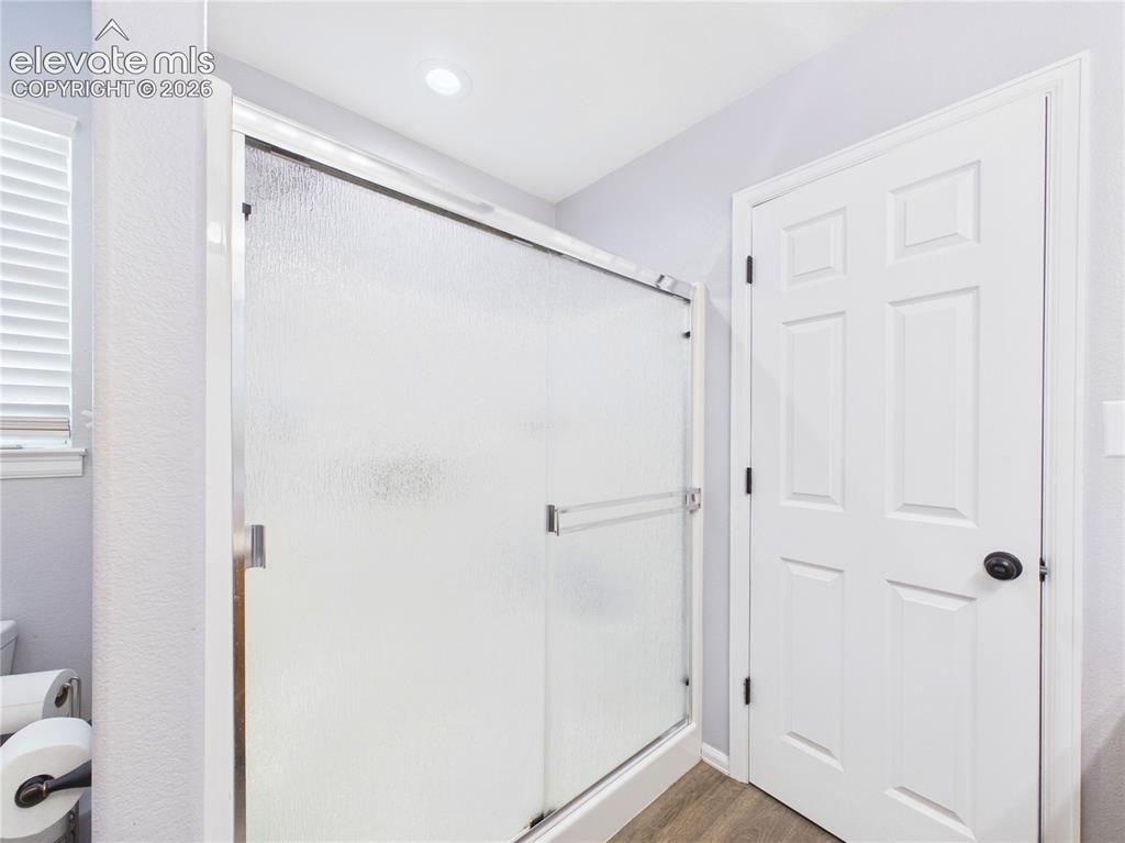 Image 22 of 48: Bathroom