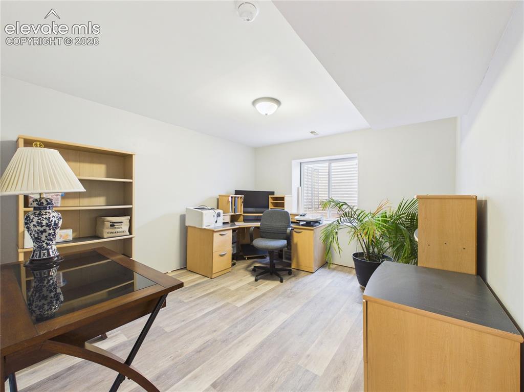 Image 36 of 48: Office