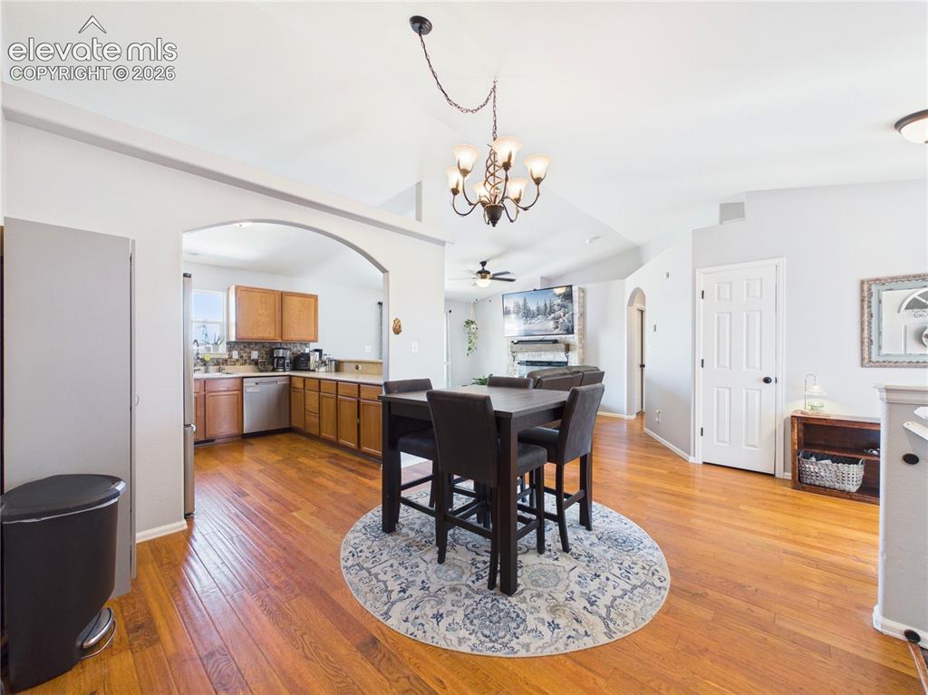 Image 8 of 48: Dining Area