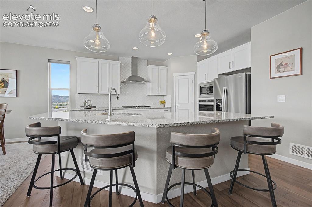 Image 12 of 49: Kitchen