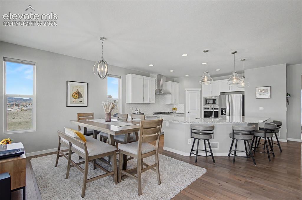 Image 15 of 49: Dining Area