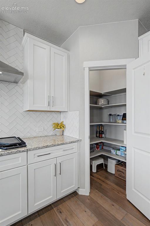 Image 17 of 49: Pantry