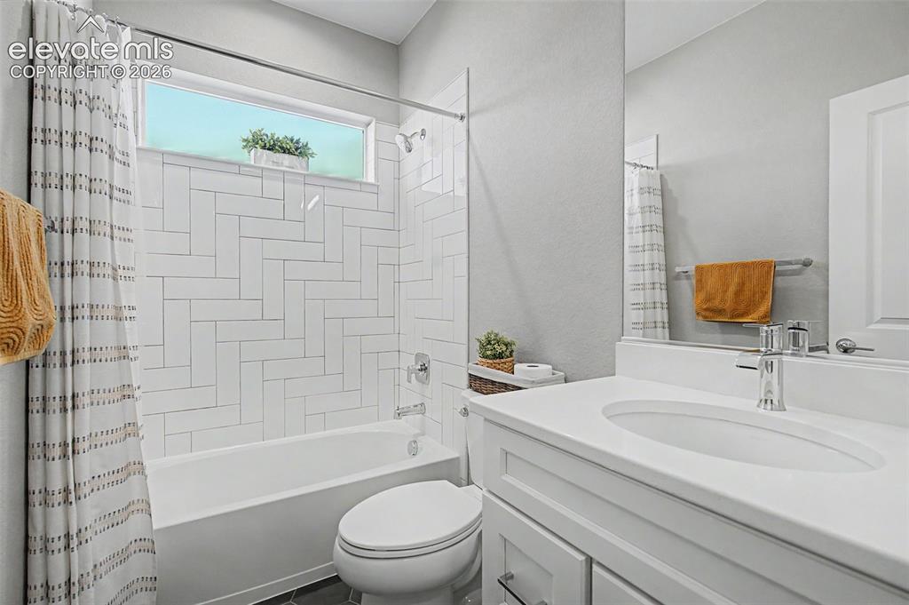 Image 31 of 49: Bathroom