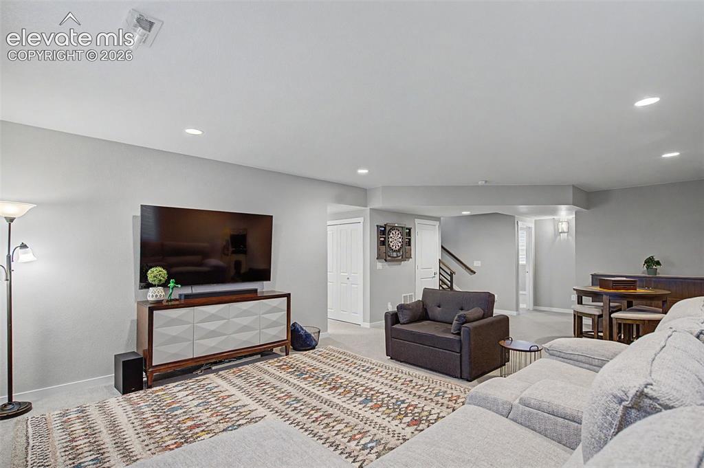 Image 33 of 49: Family Room