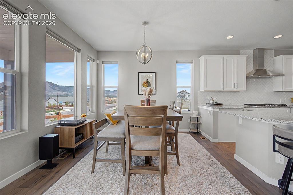 Image 8 of 49: Dining Area