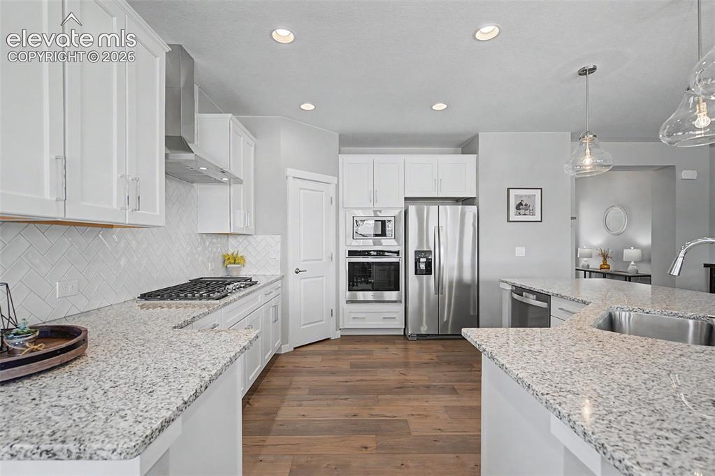 Image 9 of 49: Kitchen