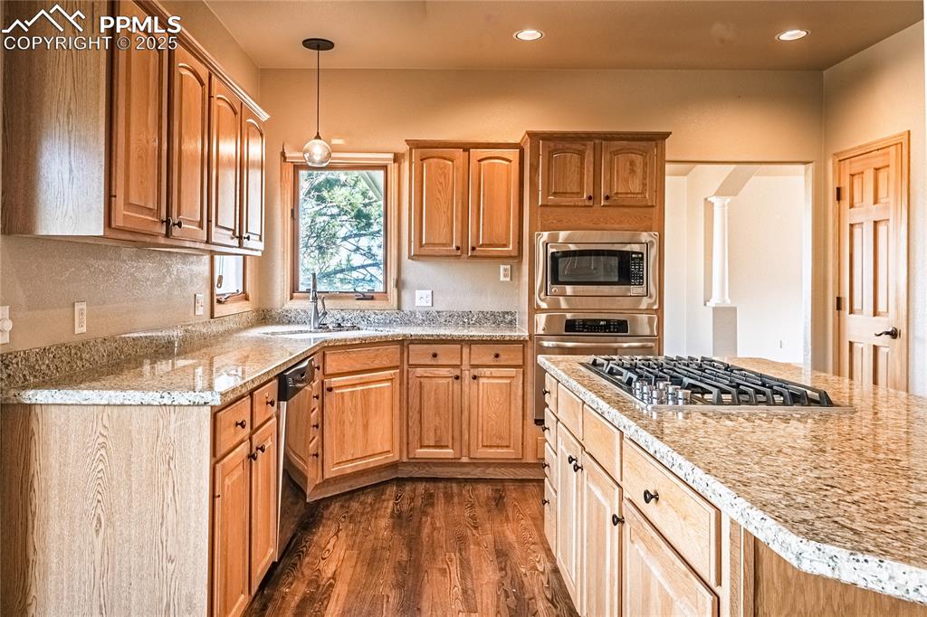 Image 16 of 45: Kitchen