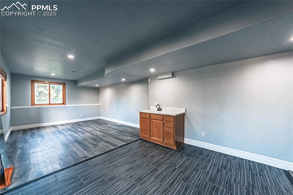 Image 39 of 45: Unfurnished