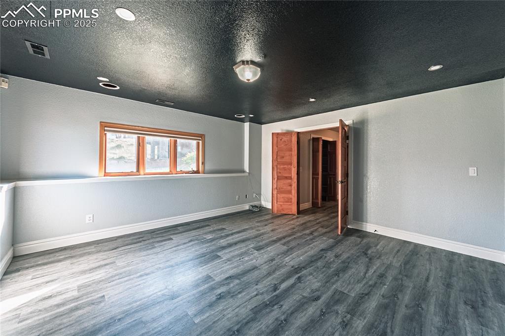 Image 43 of 45: Unfurnished