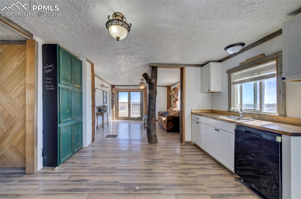 Image 10 of 47: Kitchen