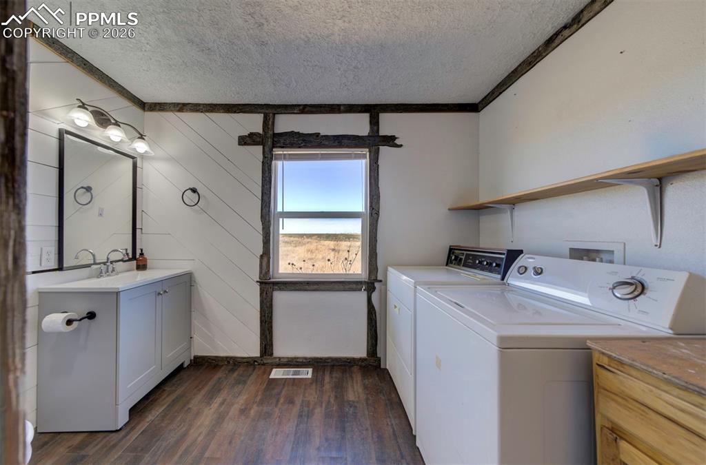 Image 19 of 47: Laundry