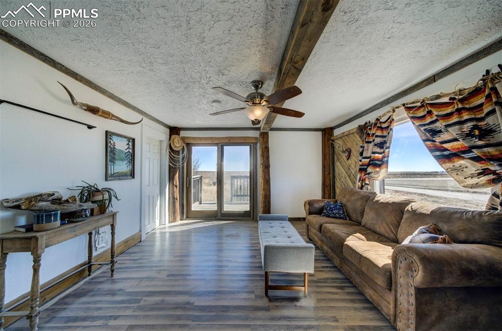 Image 23 of 47: Living Room