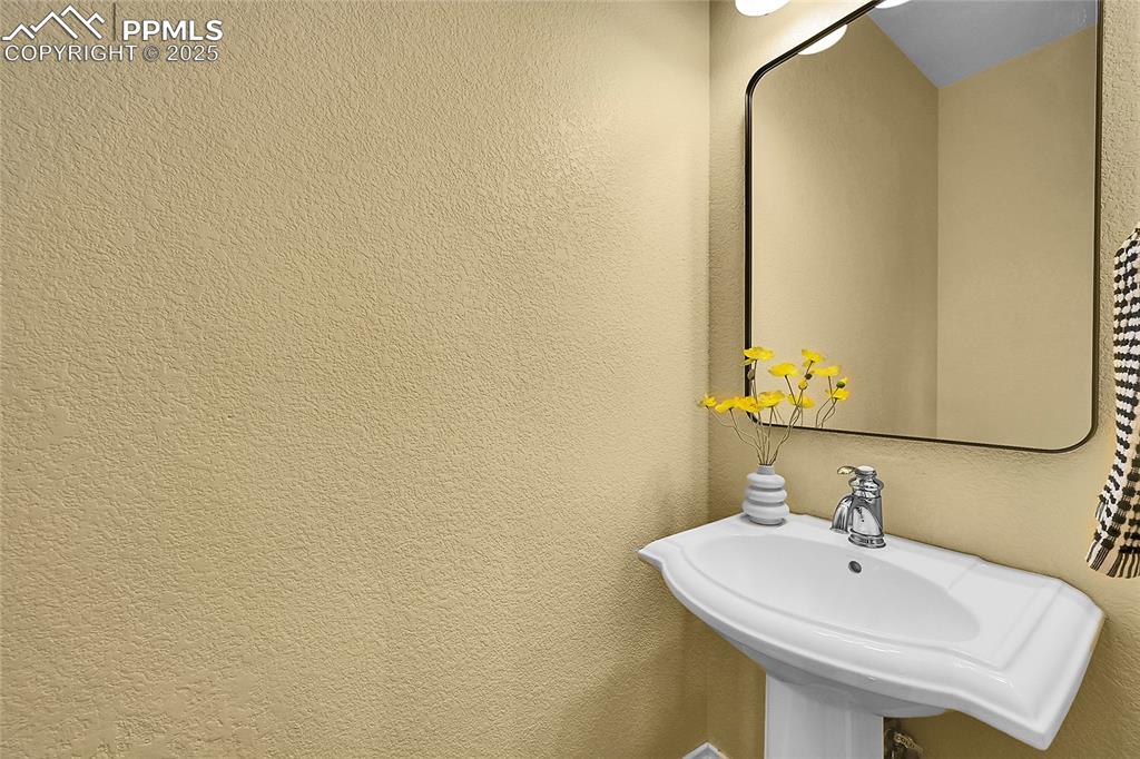 Image 40 of 50: 1/2 bath main level