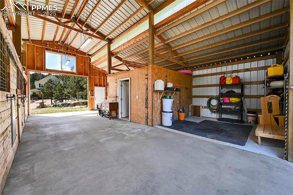 Image 42 of 50: wash stall