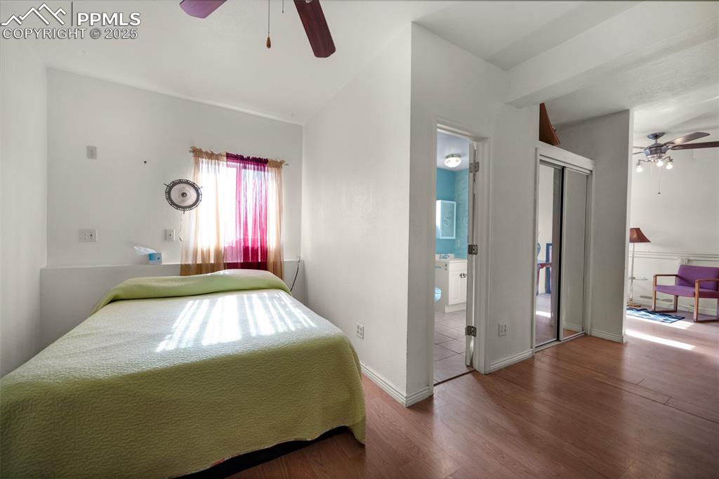 Image 10 of 23: Bedroom