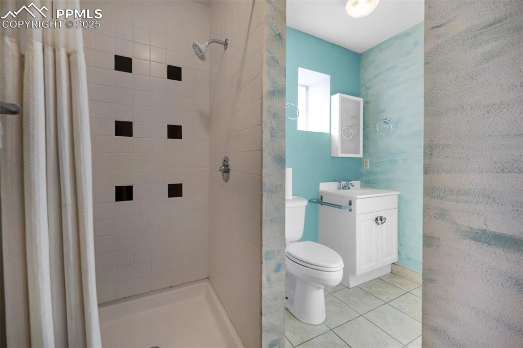 Image 11 of 23: Bathroom