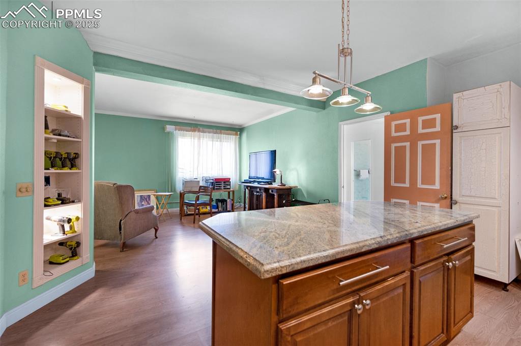 Image 13 of 23: Kitchen