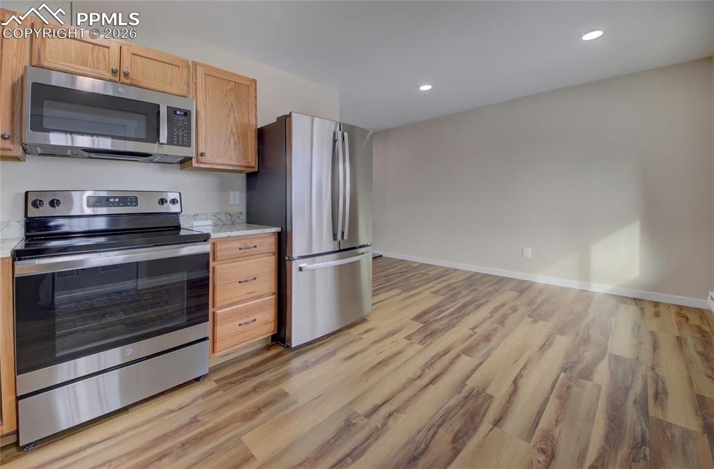 Image 12 of 35: Kitchen