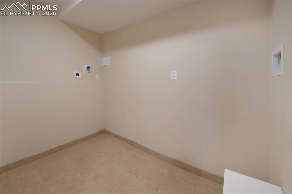 Image 27 of 35: Laundry