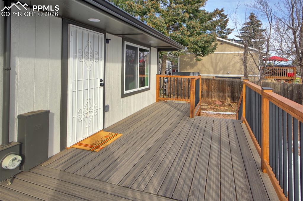 Image 33 of 35: Deck