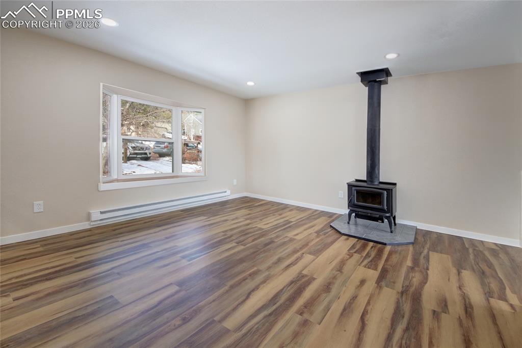 Image 5 of 35: Living Room