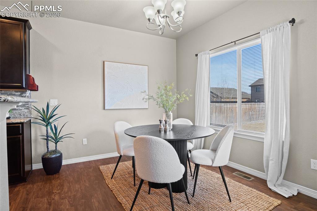 Image 10 of 33: Dining Area