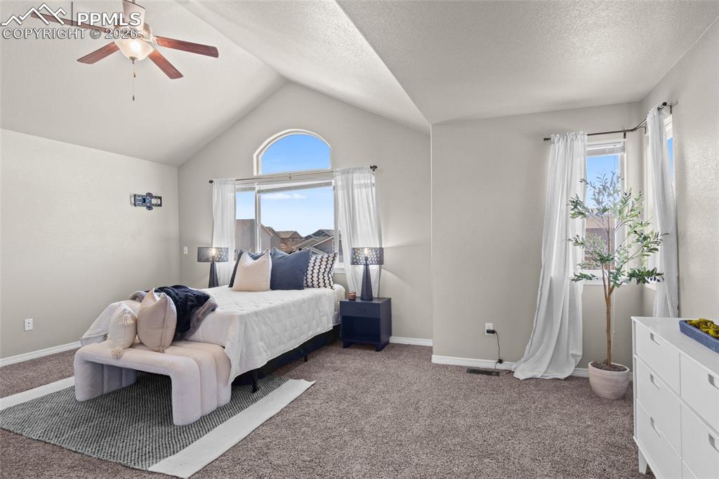 Image 12 of 33: Bedroom