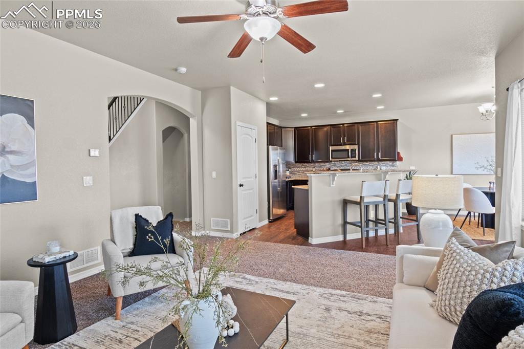 Image 26 of 33: Living Room