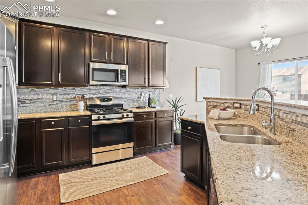 Image 30 of 33: Kitchen