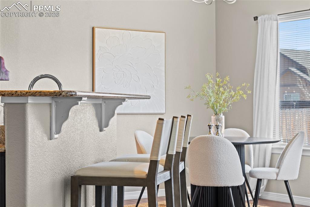 Image 31 of 33: Dining Area