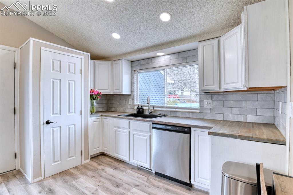 Image 12 of 46: Kitchen