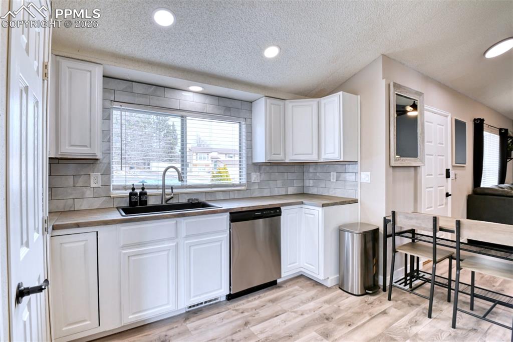 Image 13 of 46: Kitchen