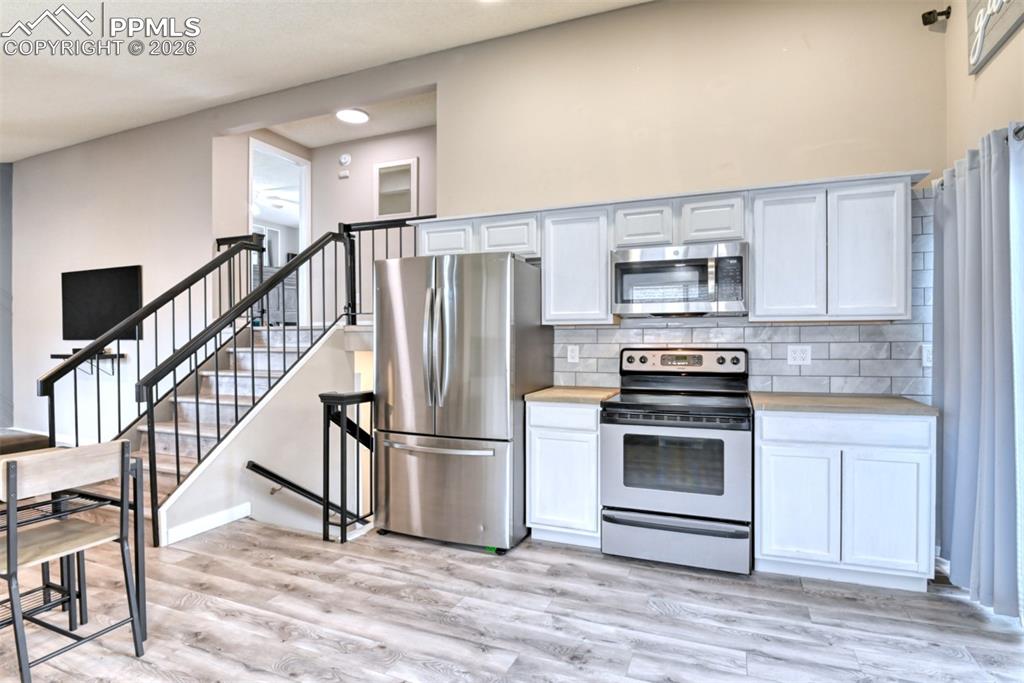 Image 15 of 46: Kitchen