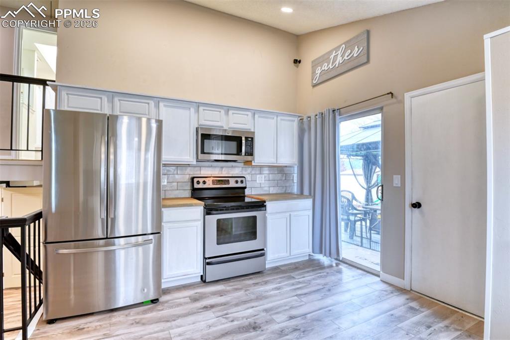 Image 16 of 46: Kitchen