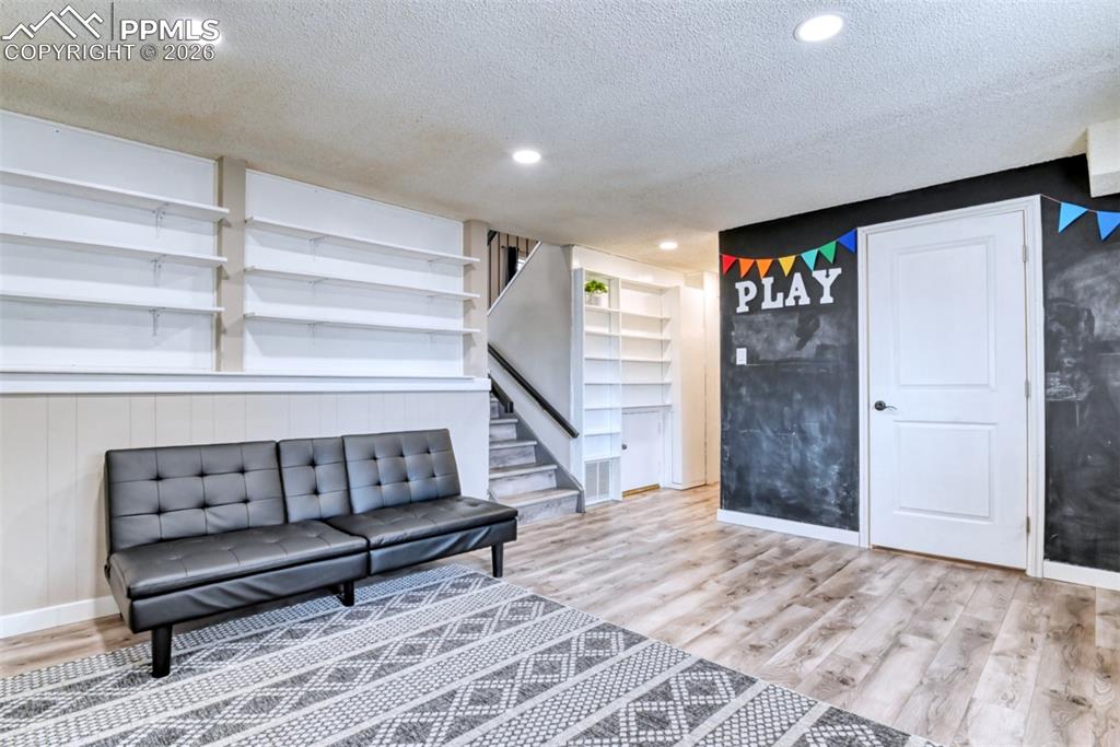 Image 19 of 46: Living Room