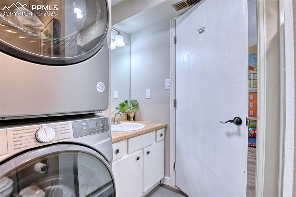 Image 23 of 46: Laundry