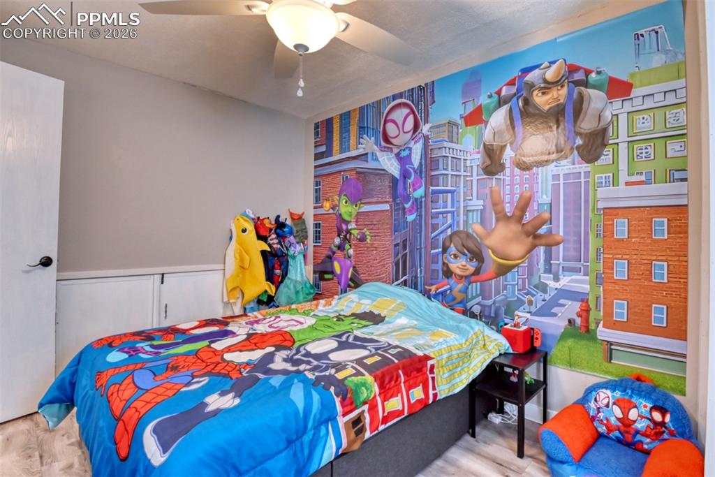 Image 25 of 46: Bedroom