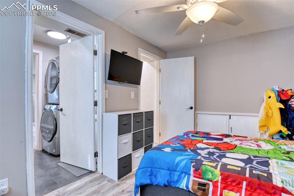 Image 26 of 46: Bedroom