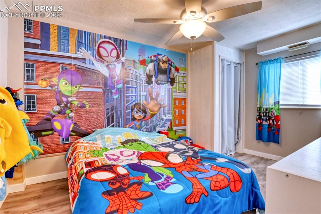 Image 28 of 46: Bedroom