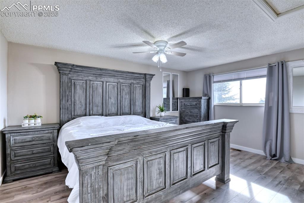 Image 29 of 46: Bedroom