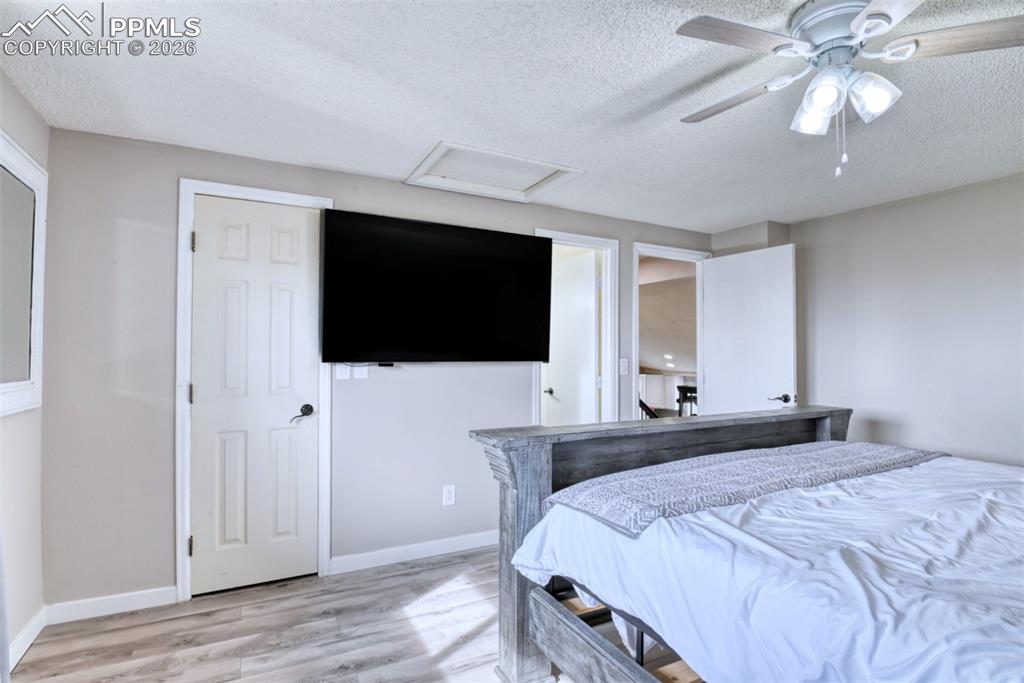 Image 31 of 46: Bedroom