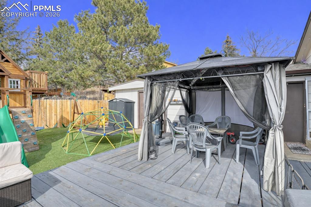 Image 43 of 46: Deck