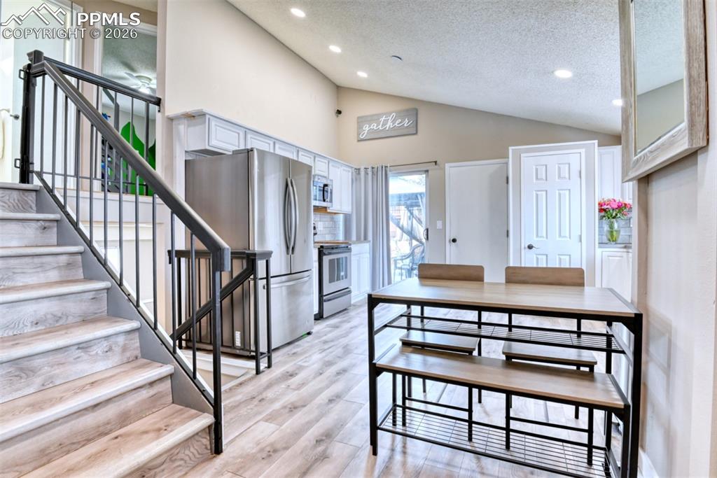 Image 9 of 46: Dining Area