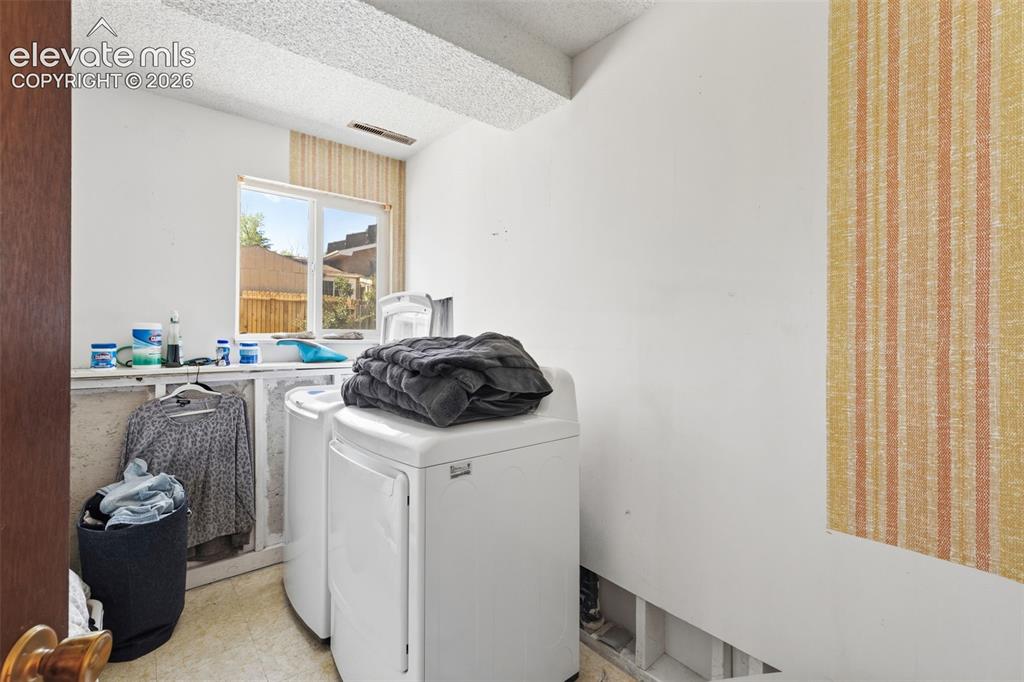 Image 11 of 27: Laundry