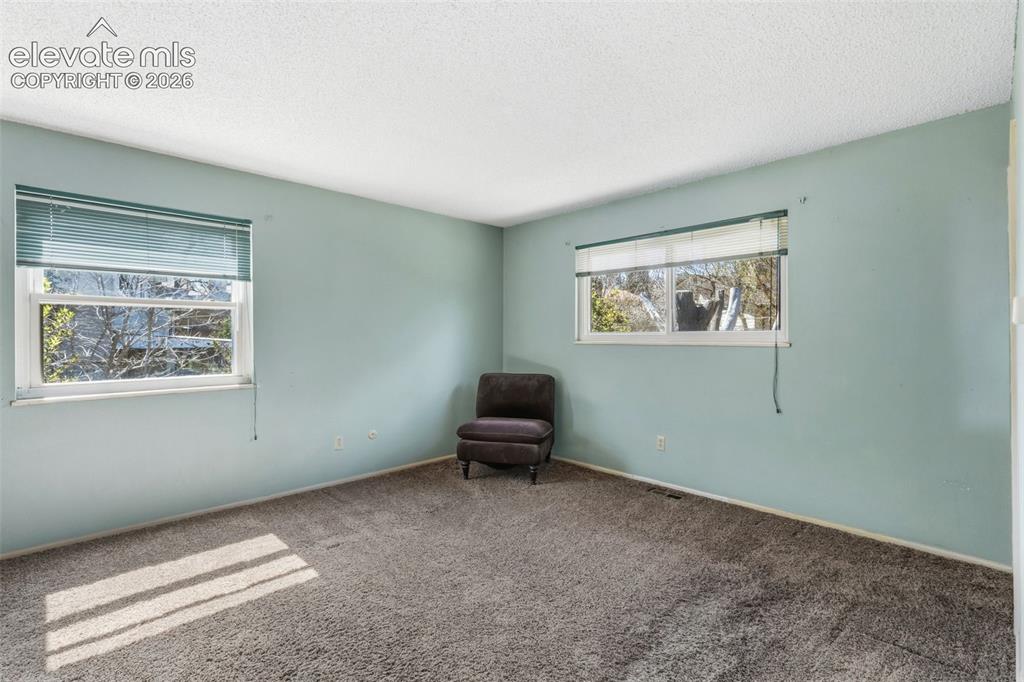 Image 12 of 27: Sitting Room