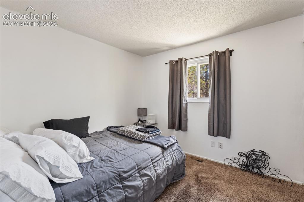 Image 15 of 27: Bedroom