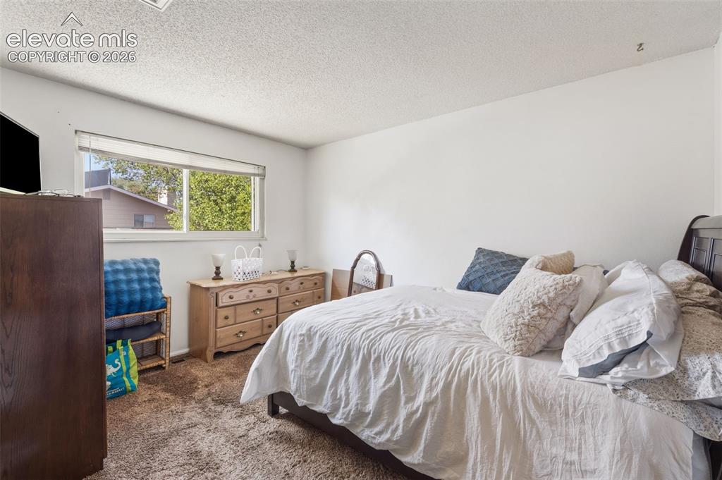 Image 16 of 27: Bedroom