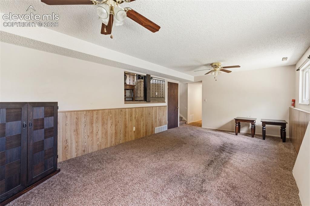 Image 19 of 27: Living Room