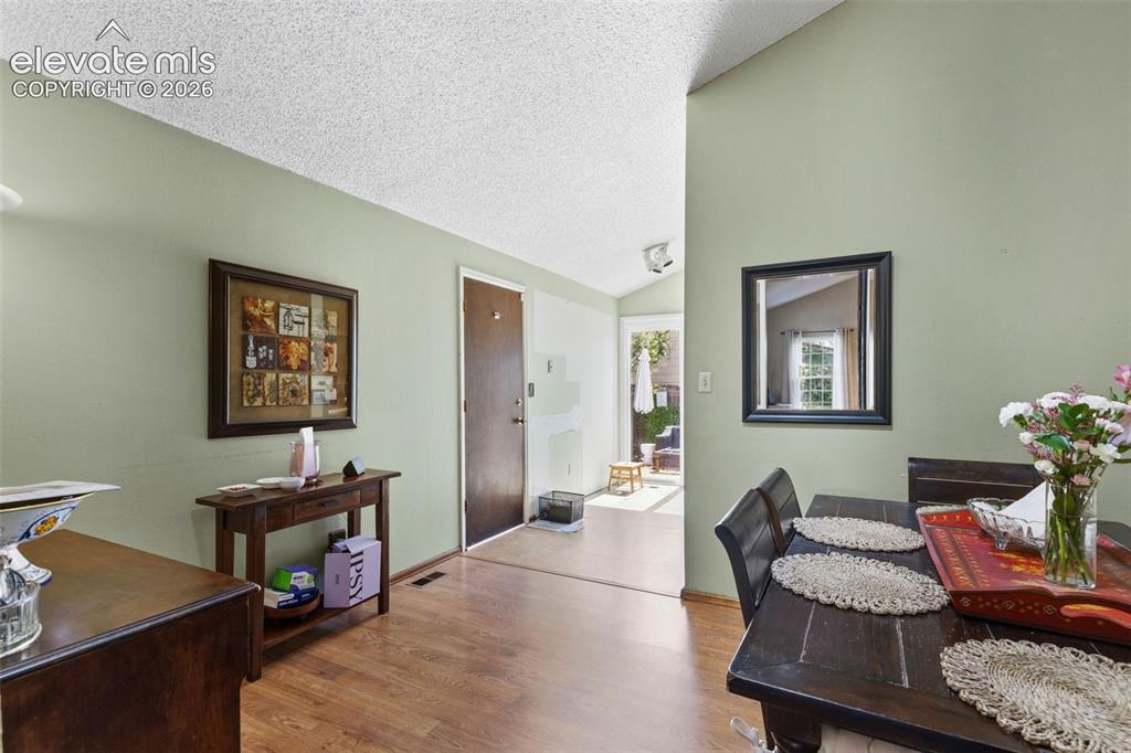 Image 6 of 27: Dining Area