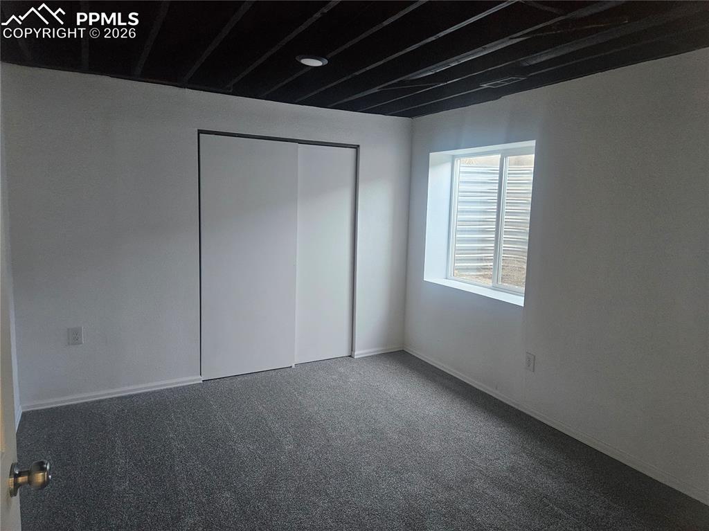 Image 11 of 21: Bedroom